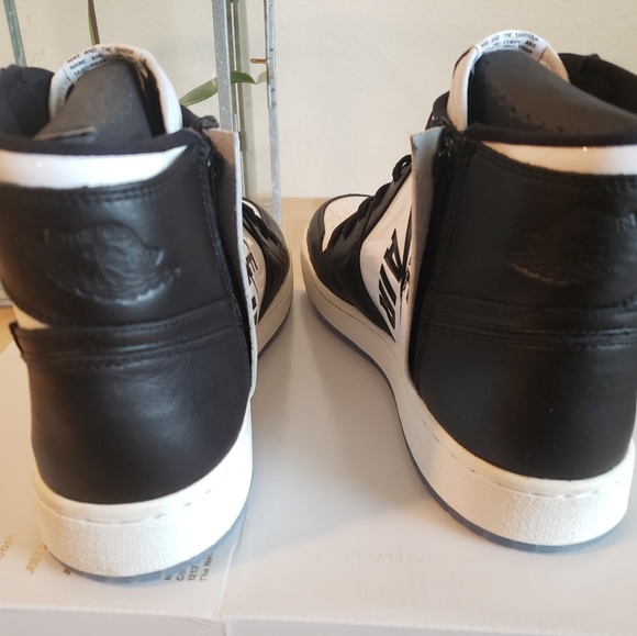 SOLD OUTSIDE OF POSH - Picture 3 of 5